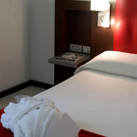 Ciutat De 4* Χιρόνα